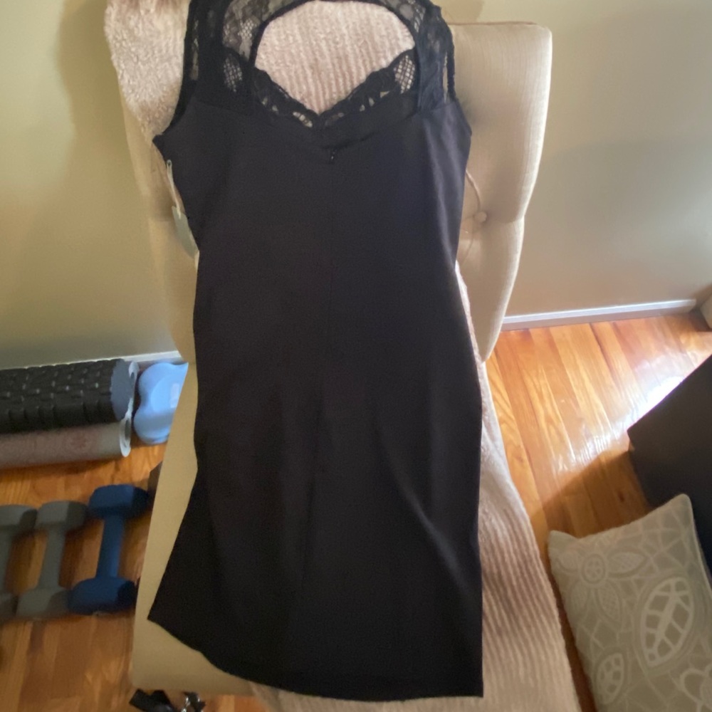 Black dress with lace - Picture 4 of 5